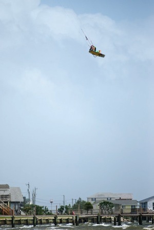 Dimitri testing the performance of the SCREAMER 4G kite.jpg
