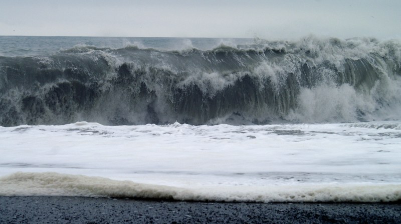 shorebreak2.jpg