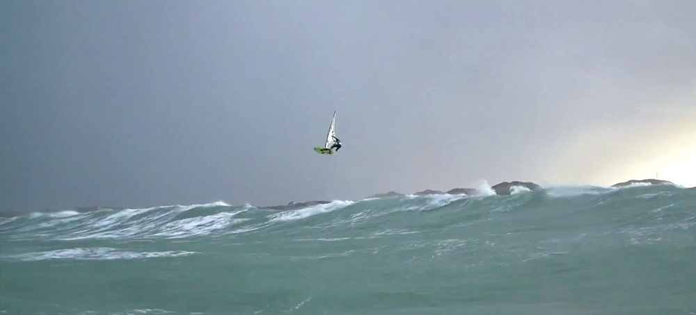 Windsurfing-through-hurricane-conditions.jpg