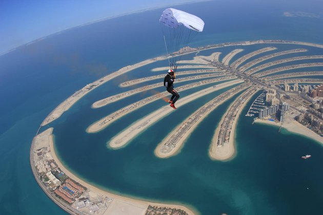 64f3e990-bb19-11e3-87d7-af4df39da579_Skydive-Dubai2.jpg